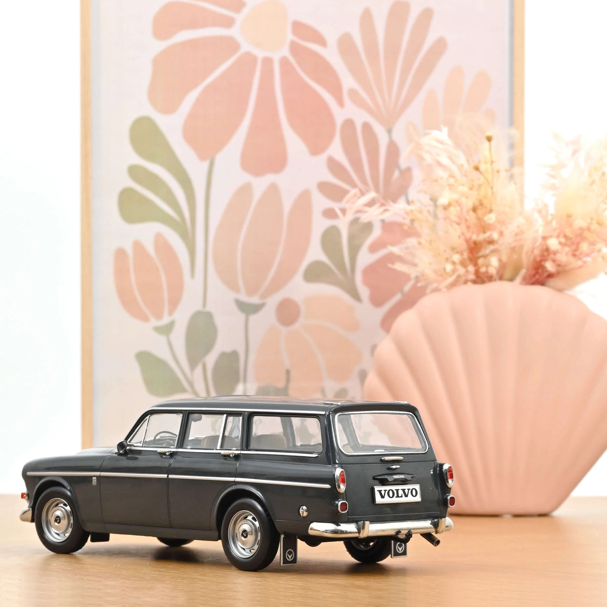 Norev 1/18 Volvo Amazon Break 1966 Graphite Grey 188751