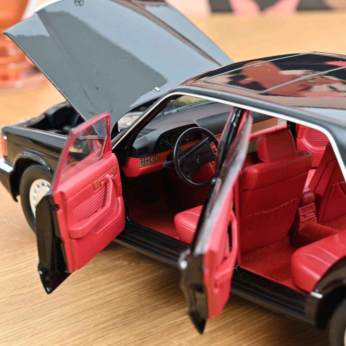 Norev 1/18 Mercedes Benz 560 SEL 1991 Black 183788 – Burbank's