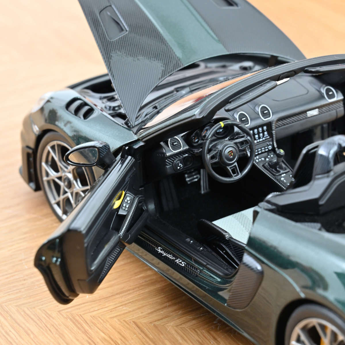 Norev 1/18 Porsche 718 Spyder RS w/ Weissach Pack 2023 Forest