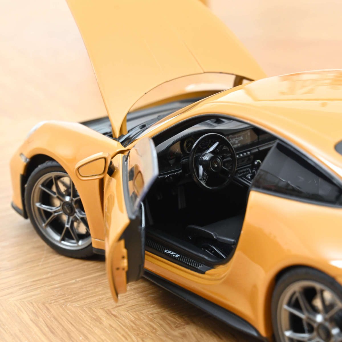Norev 1/18 Porsche 911 (992) GT3 2021 Bahama Yellow 187387