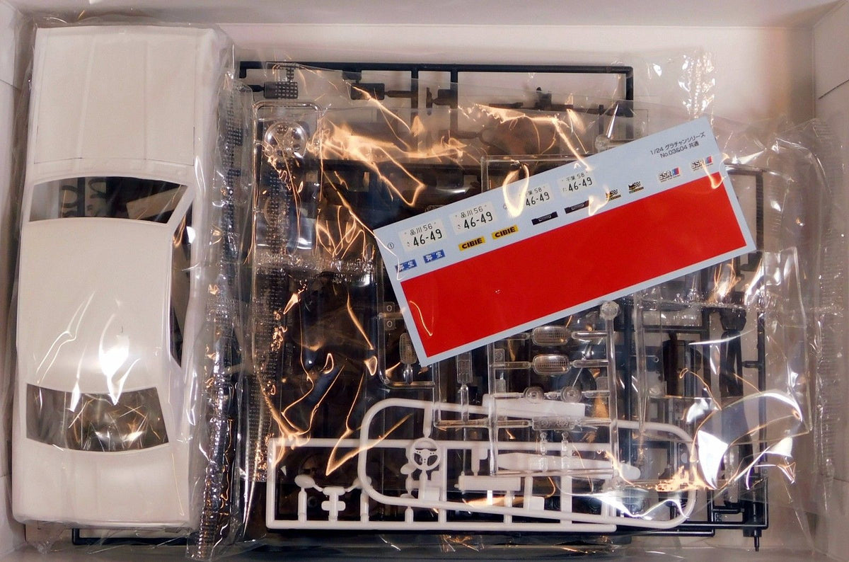 Aoshima 1/24 Nissan Cedric 4DR HT 2000 SGL-E Plastic Kit 04267