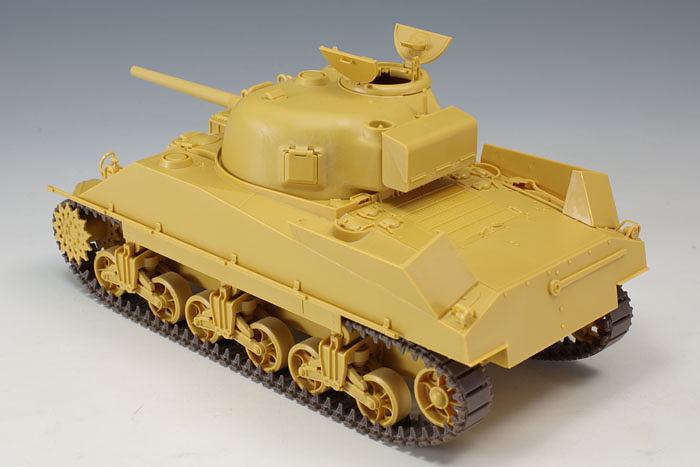 Asuka 35-047 1/35 U.S. Medium Tank M4A1 76mm Sherman Asuka 35-047 1/35 U.S. Medium Tank M4A1 76mm Sherman