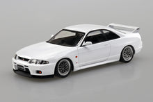 Load image into Gallery viewer, Aoshima Snap Kit 1/32 Nissan GT-R R33 White 15-SP3 06640
