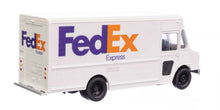 Load image into Gallery viewer, Walthers 1/87 HO Morgan Olson® Route Star Van Delivery FedEx 12103