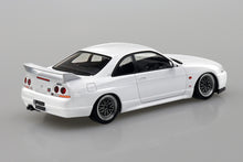 Load image into Gallery viewer, Aoshima Snap Kit 1/32 Nissan GT-R R33 White 15-SP3 06640