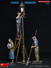 Load image into Gallery viewer, Miniart 1/35 Street Workers 1930-40s 38081'