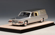 Load image into Gallery viewer, Stamp 1/43 1980 Cadillac Superior Hearse Silver 80803