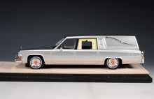Load image into Gallery viewer, Stamp 1/43 1980 Cadillac Superior Hearse Silver 80803