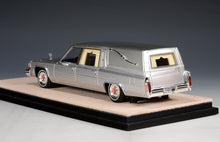 Load image into Gallery viewer, Stamp 1/43 1980 Cadillac Superior Hearse Silver 80803