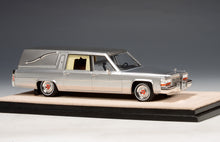 Load image into Gallery viewer, Stamp 1/43 1980 Cadillac Superior Hearse Silver 80803