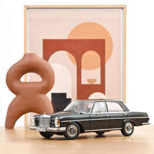 Load image into Gallery viewer, Norev 1/18 Mercedes-Benz 280 SE 1968 Black 183360