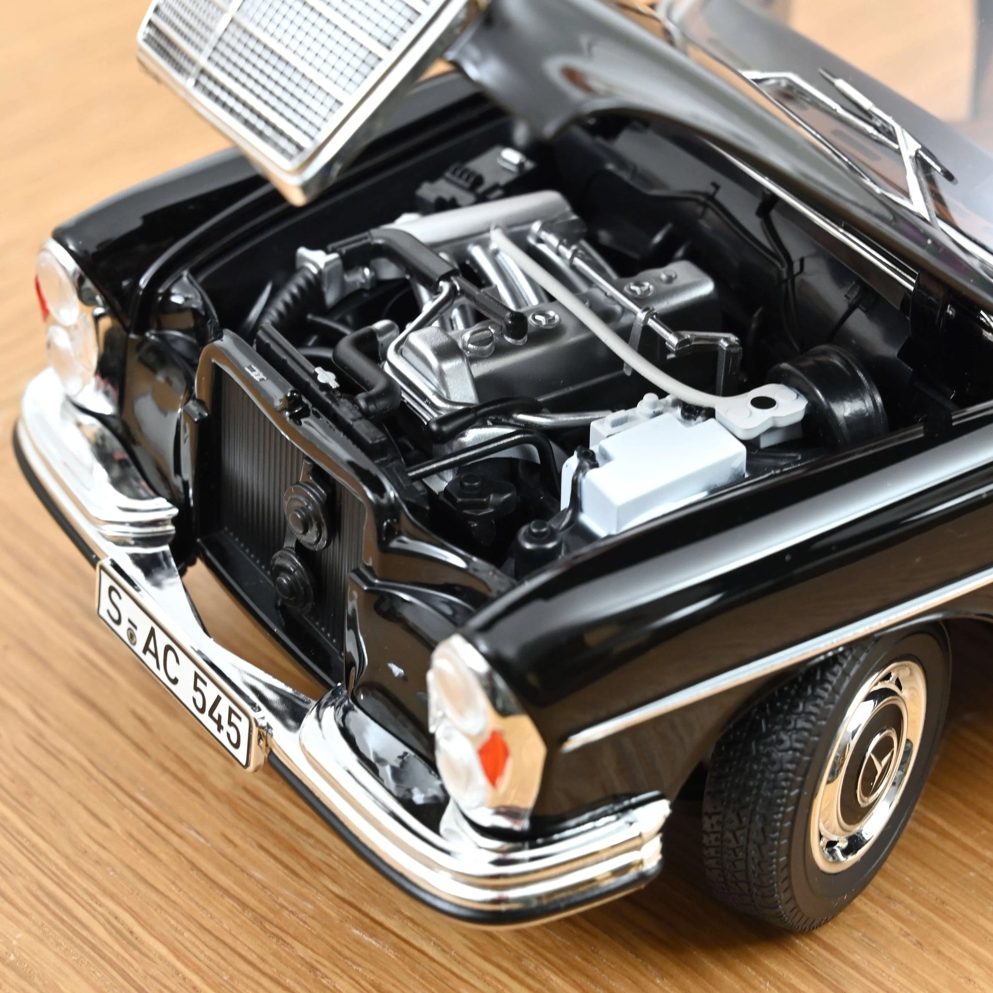 AUTOart 1/18 Mercedes-Benz 280 SE 希少モデル AUTOart 1/18 Mercedes AUTOart 1/18 Mercedes-Benz 280 SE 希少モデル AUTOart 1/18 Mercedes