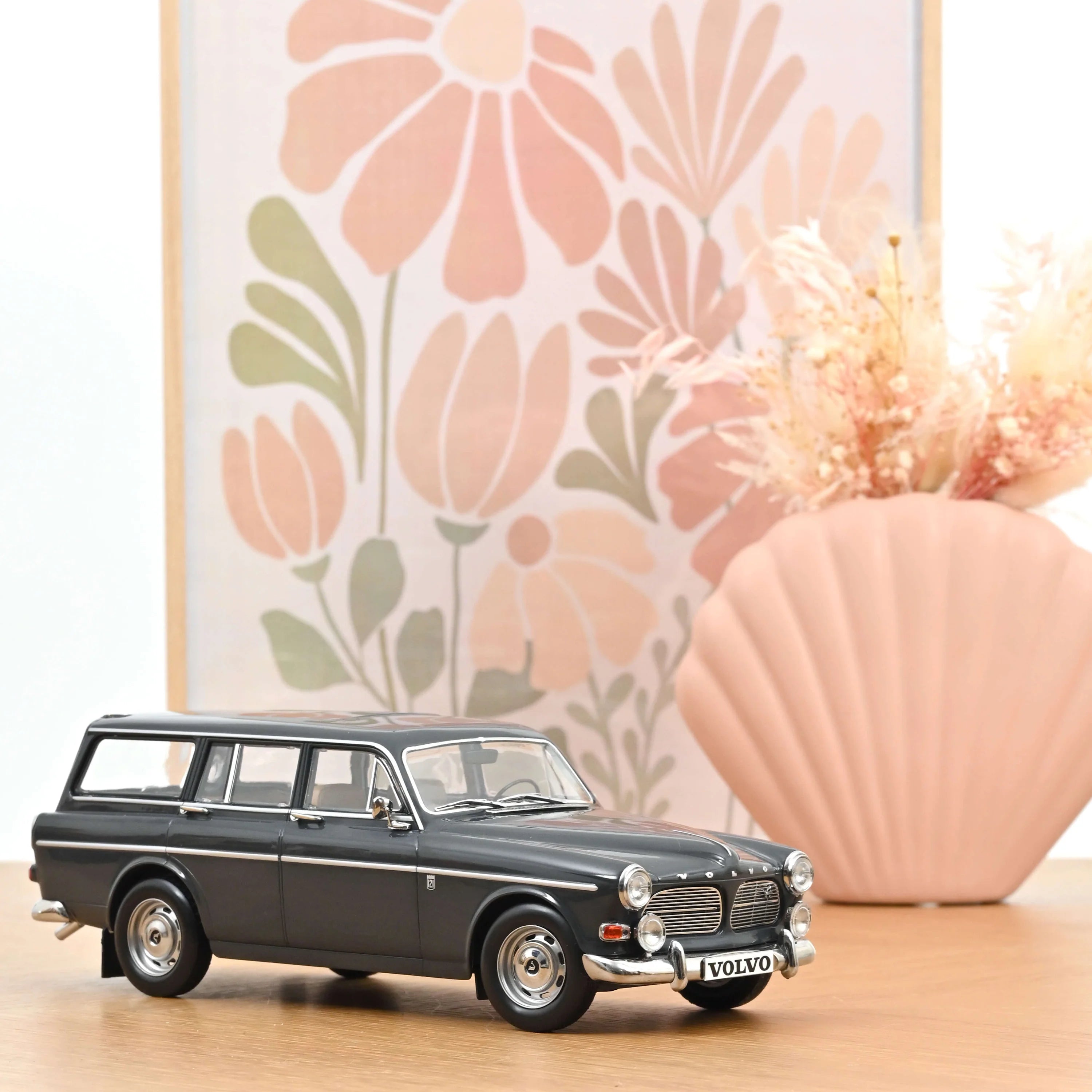 Norev 1/18 Volvo Amazon Break 1966 Graphite Grey 188751