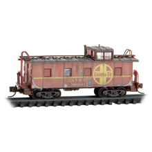 Load image into Gallery viewer, Micro-Trains N ATSF Caboose 36&#39; Riveted Steel Cabooses Weathered 3-Pack 983 02 259