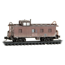 Load image into Gallery viewer, Micro-Trains N ATSF Caboose 36&#39; Riveted Steel Cabooses Weathered 3-Pack 983 02 259