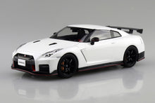 Load image into Gallery viewer, Aoshima 1/24 SNAP CAR NISSAN R35 GT-R NISMO 2017 Brilliant White Pearl 05-BW 06786