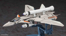 Load image into Gallery viewer, Hasegawa 1/72 Macross Plus VF-11B Thunderbolt w/ Rocket Booster 65891
