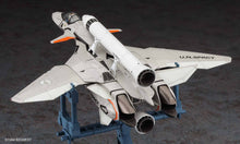 Load image into Gallery viewer, Hasegawa 1/72 Macross Plus VF-11B Thunderbolt w/ Rocket Booster 65891