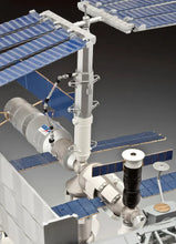 Load image into Gallery viewer, Revell 1/144 International Space Station ISS 25th Anniversary Platinum 05651
