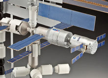 Load image into Gallery viewer, Revell 1/144 International Space Station ISS 25th Anniversary Platinum 05651