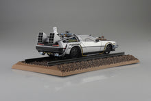 Load image into Gallery viewer, Aoshima 1/24 Back to the Future Part III DeLorean Railroad 06699