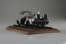 Load image into Gallery viewer, Aoshima 1/24 Back to the Future Part III DeLorean Railroad 06699