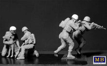 Load image into Gallery viewer, MasterBox 1/35 US Modern Army No Soldier Left Behind - MWD Down (4) MB35181^