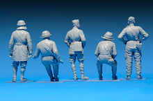Load image into Gallery viewer, Miniart 1/35 Italian Tank Crew w/ Resin Heads 35500