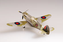 Load image into Gallery viewer, Easymodel 1/72 British P-40B/C Warhawk 37207
