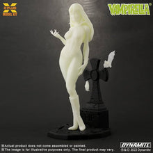 Load image into Gallery viewer, X-Plus 1/8 GLOW Vampirella with Bat Shadows 200018