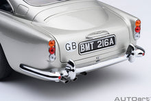 Load image into Gallery viewer, AUTOart 1/18 Aston Martin DB5 "Goldfinger" w/Weapons Silver 70296