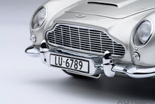 Load image into Gallery viewer, AUTOart 1/18 Aston Martin DB5 "Goldfinger" w/Weapons Silver 70296