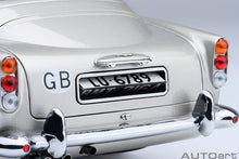 Load image into Gallery viewer, AUTOart 1/18 Aston Martin DB5 "Goldfinger" w/Weapons Silver 70296