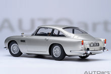 Load image into Gallery viewer, AUTOart 1/18 Aston Martin DB5 "Goldfinger" w/Weapons Silver 70296