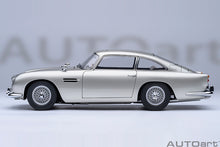 Load image into Gallery viewer, AUTOart 1/18 Aston Martin DB5 "Goldfinger" w/Weapons Silver 70296