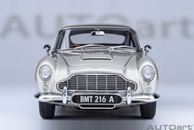 Load image into Gallery viewer, AUTOart 1/18 Aston Martin DB5 "Goldfinger" w/Weapons Silver 70296
