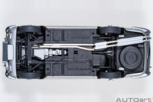 Load image into Gallery viewer, AUTOart 1/18 Aston Martin DB5 "Goldfinger" w/Weapons Silver 70296