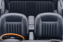 Load image into Gallery viewer, AUTOart 1/18 Aston Martin DB5 "Goldfinger" w/Weapons Silver 70296
