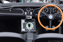 Load image into Gallery viewer, AUTOart 1/18 Aston Martin DB5 "Goldfinger" w/Weapons Silver 70296