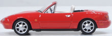 Load image into Gallery viewer, Oxford 1/76 76MAZ001 Mazda MX5 Mk1 (open) Classic Red