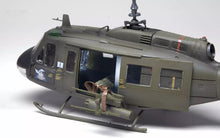 Load image into Gallery viewer, Revell 1/32 US UH-1D Huey 85-5536'