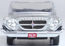Load image into Gallery viewer, Oxford 1/87 HO 87CC61007 Chrysler 300 Convertible 1961 Sheffield Silver (Open)