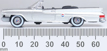 Load image into Gallery viewer, Oxford 1/87 HO 87CC61007 Chrysler 300 Convertible 1961 Sheffield Silver (Open)