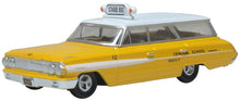 Load image into Gallery viewer, Oxford 1/87 HO 87FC64002 Ford Country Squire 1964 Central School Bus