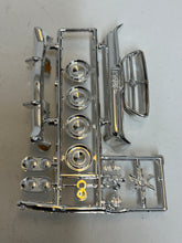 Load image into Gallery viewer, Jo-Han 1/25 Jo-Han '62 Chrysler  Open Box C4062