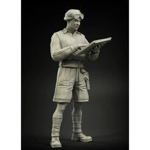 Load image into Gallery viewer, Panzer Art 1/35 British RAC Officer North Africa No2 FI35-025