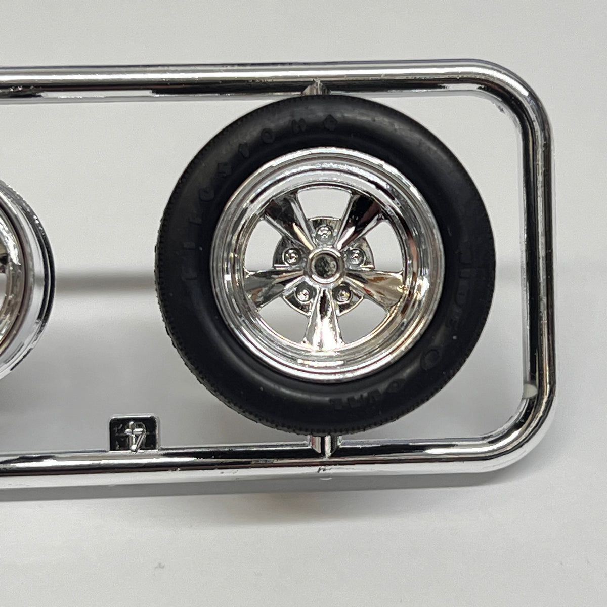 Aoshima 1/24 Rim & Tire Set (107) American SS 15