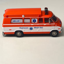 Load image into Gallery viewer, Brekina 1/87 HO 1975 Dodge B200 Ambulance Transcon 18305