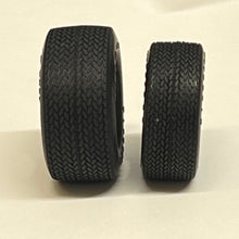 Load image into Gallery viewer, Aoshima 1/24 Rim &amp; Tire Set (107) American SS 15" Chrome Plated 06624