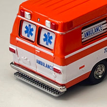 Load image into Gallery viewer, Brekina 1/87 HO 1975 Dodge B200 Ambulance Transcon 18305